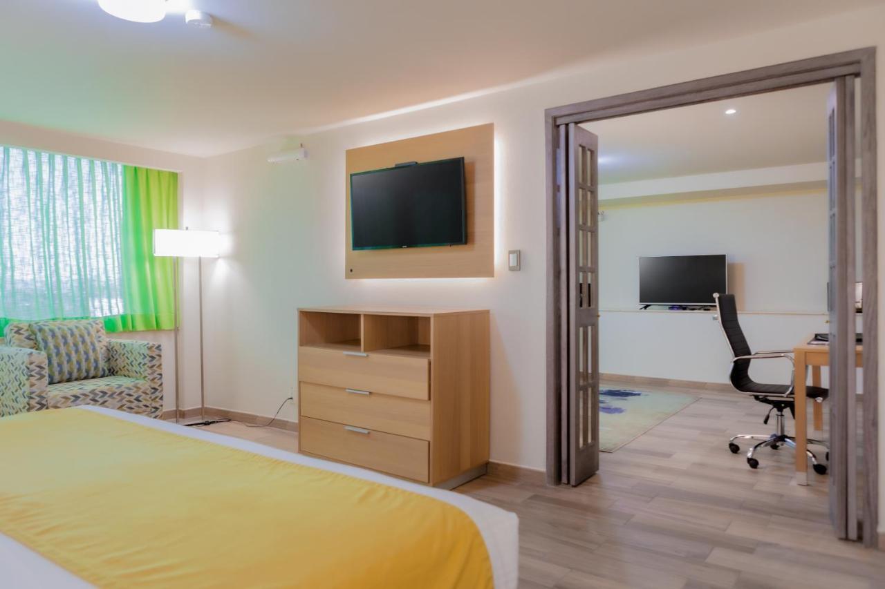 Отель La Joya Pachuca Экстерьер фото A suite at the Holiday Inn Express in San Francisco