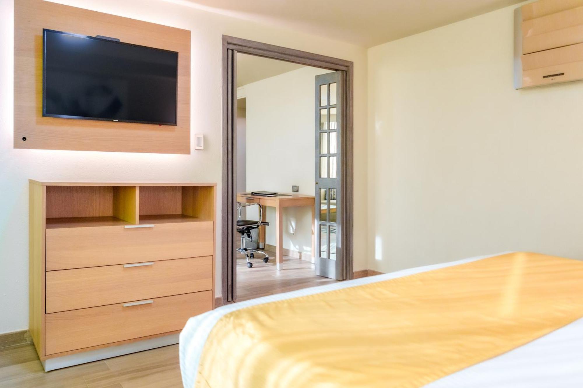 Отель La Joya Pachuca Экстерьер фото A room at the hotel