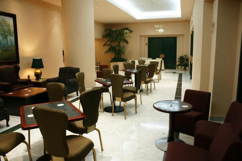 Отель La Joya Pachuca Экстерьер фото The lounge at the airport